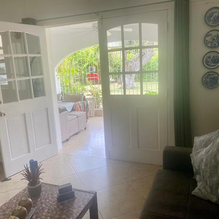 West Coast 1 Bedroom Apartment 66 - Close To Beach Saint James Extérieur photo
