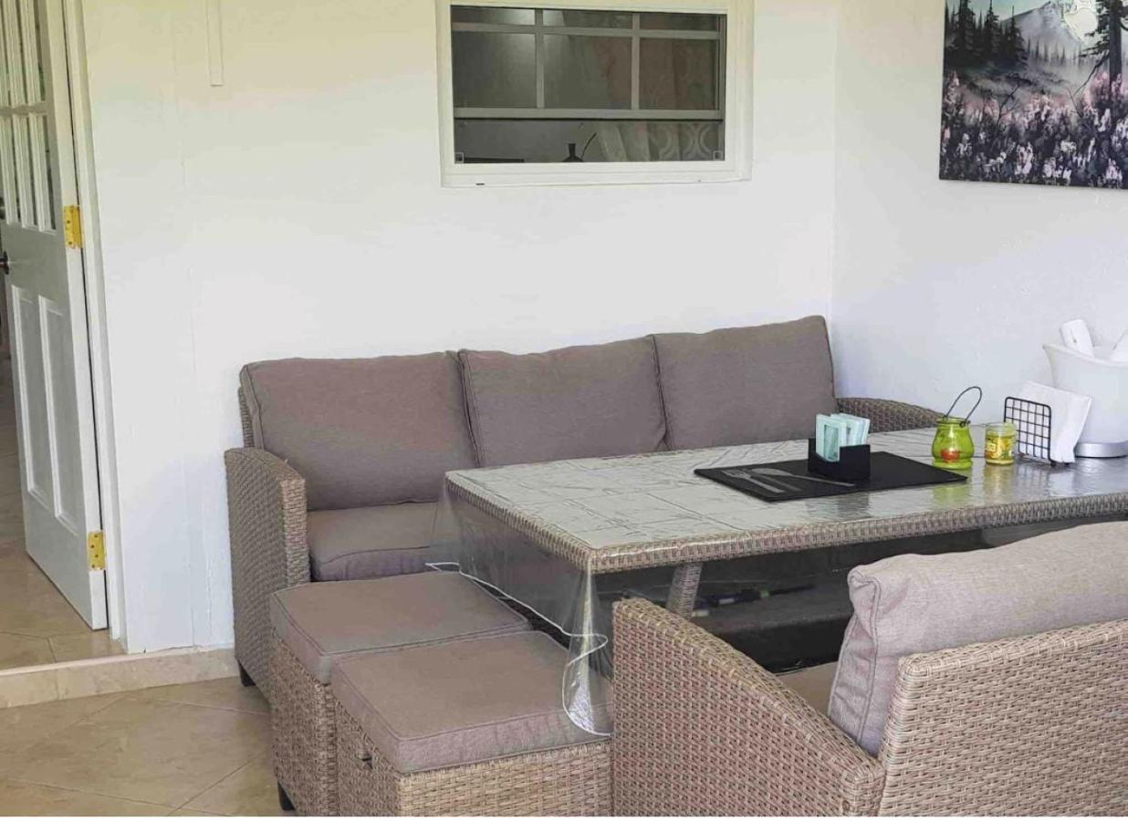 West Coast 1 Bedroom Apartment 66 - Close To Beach Saint James Extérieur photo