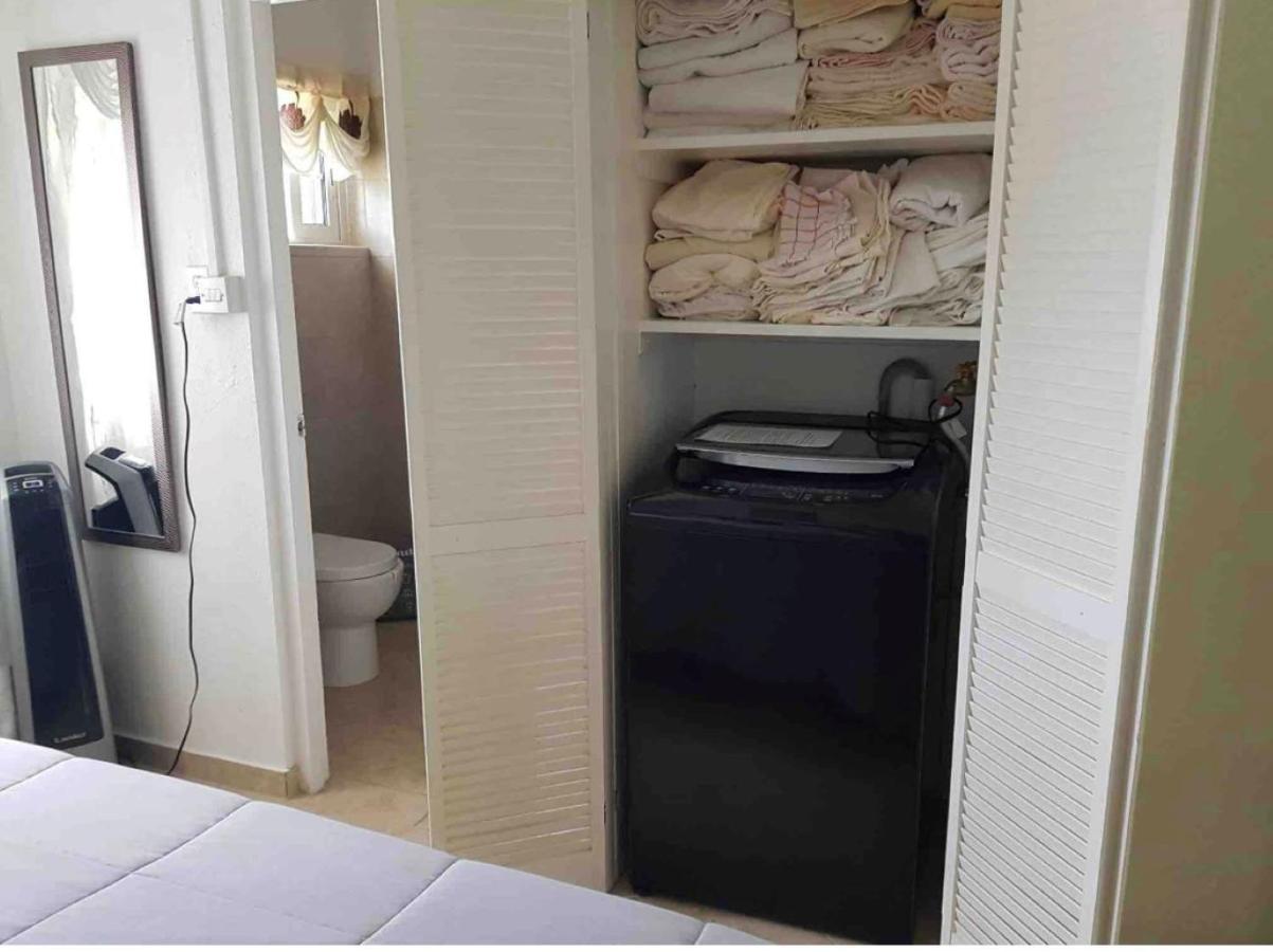 West Coast 1 Bedroom Apartment 66 - Close To Beach Saint James Extérieur photo