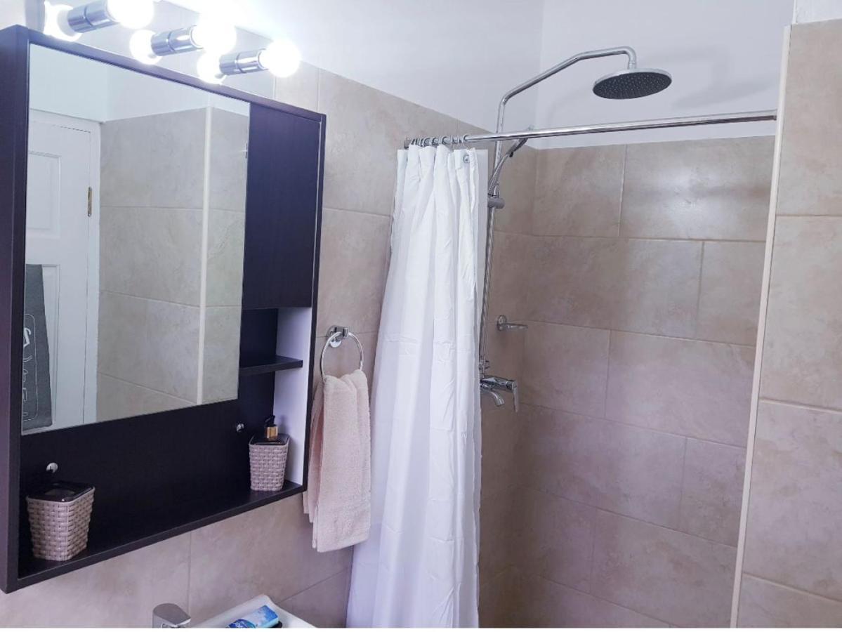 West Coast 1 Bedroom Apartment 66 - Close To Beach Saint James Extérieur photo