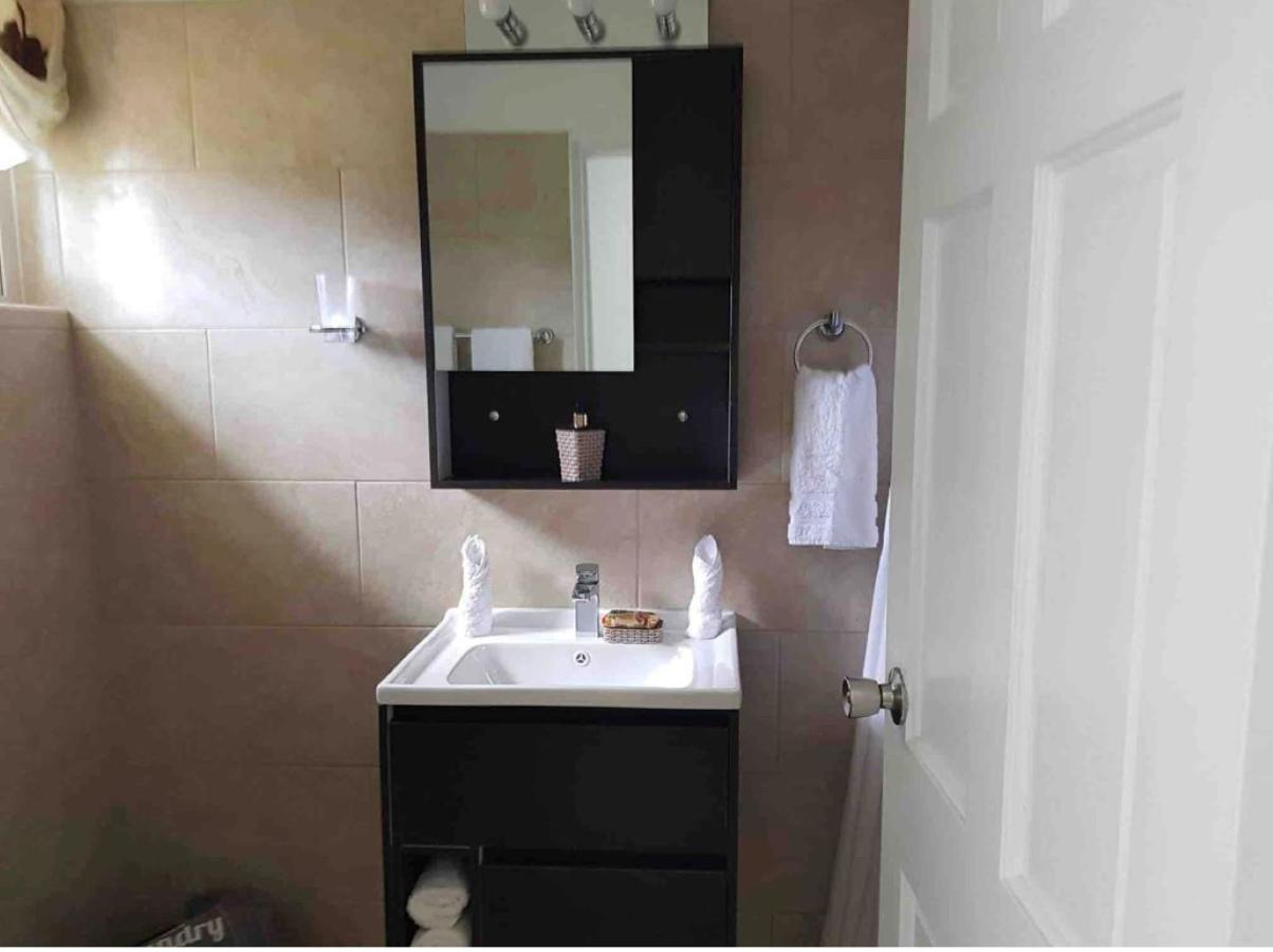 West Coast 1 Bedroom Apartment 66 - Close To Beach Saint James Extérieur photo