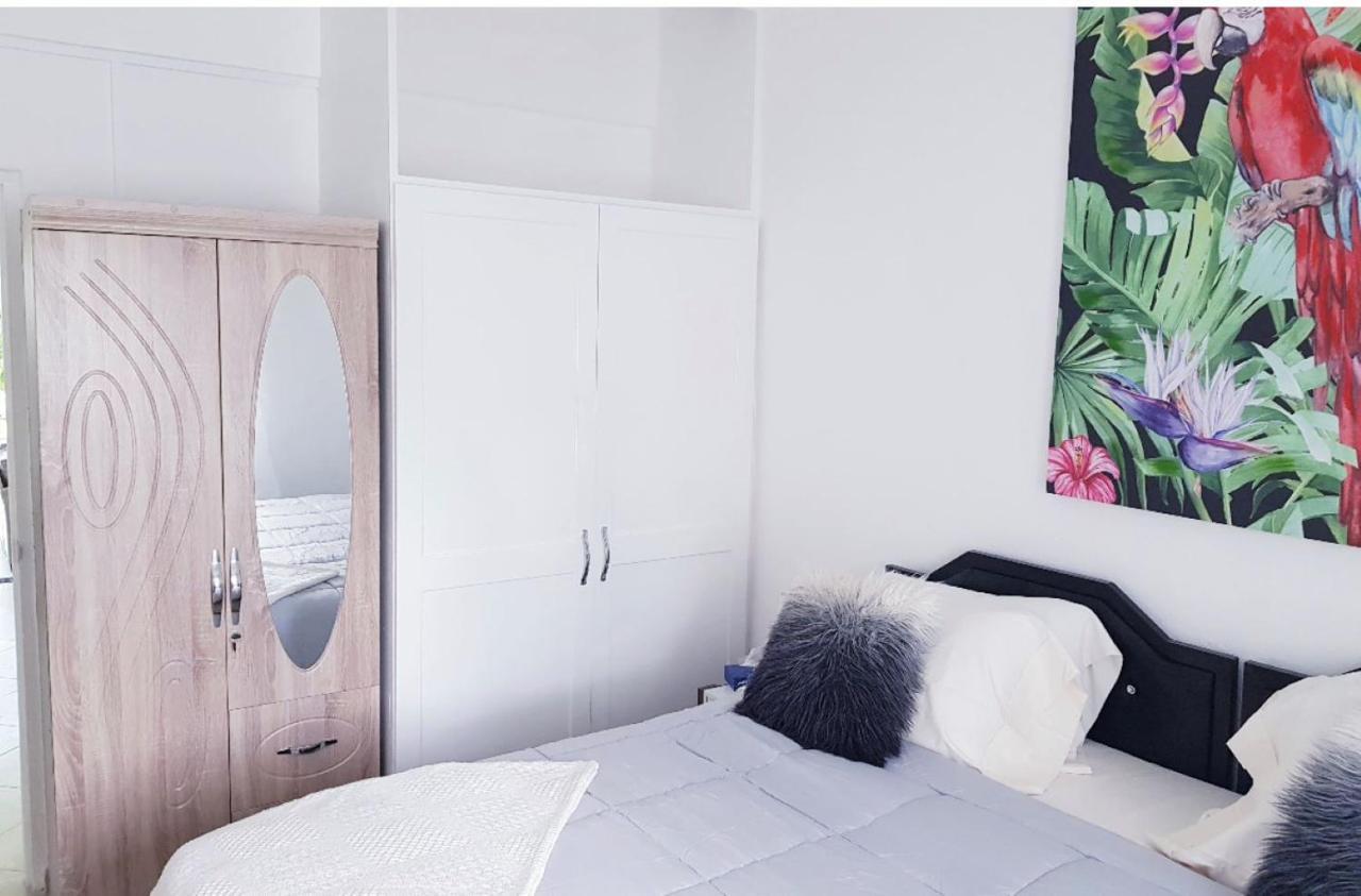 West Coast 1 Bedroom Apartment 66 - Close To Beach Saint James Extérieur photo