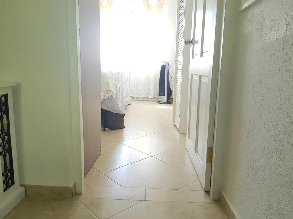 West Coast 1 Bedroom Apartment 66 - Close To Beach Saint James Extérieur photo