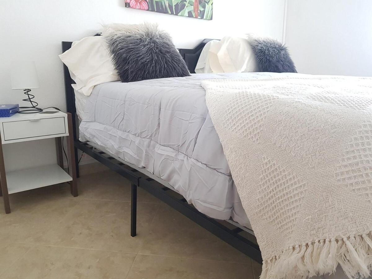 West Coast 1 Bedroom Apartment 66 - Close To Beach Saint James Extérieur photo